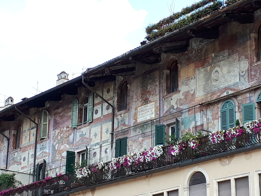 Las Casas Mazzanti, Piazza delle Erbe, Verona, Italia.