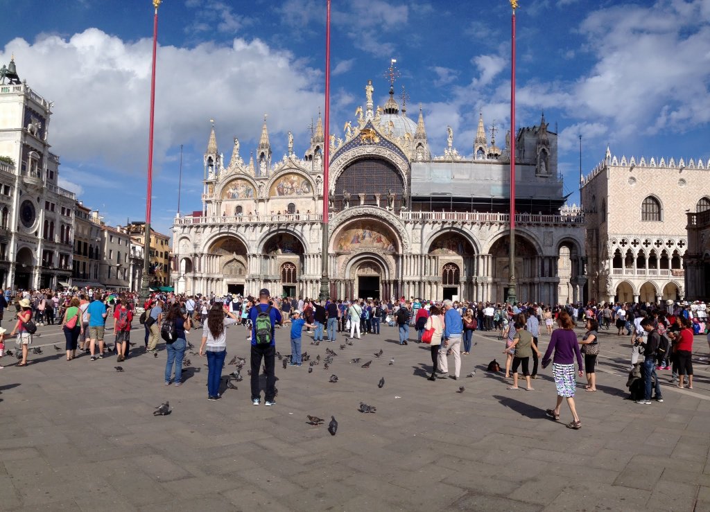 Los mástiles porta bandera de la Plaza de San Marco, Venecia.